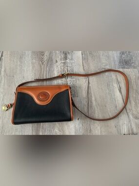 Vintage Dooney & Bourke AWL Black British Tan Leather Shoulder Bag USA